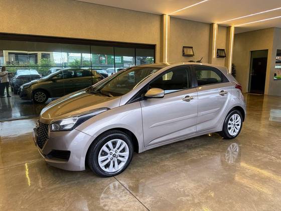 HYUNDAI HB20 1.6 COMFORT PLUS 16V FLEX 4P AUTOMÁTICO